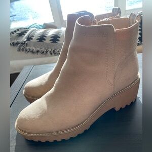 Tan ankle bootie memory foam size 7.5 7 1/2 faux suede excellent used condition